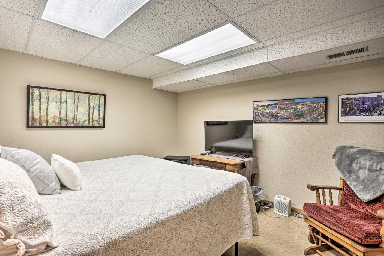 Centrally Located Sturgis Apt On Main St With Garage Bagian luar foto
